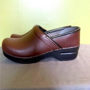 Dansko NWOT Professional Antique Brown Oiled Clog Leather Sz 36 (US 5.5-6)